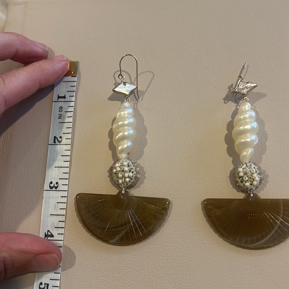 NWOT Jacki Holland Studio Earrings Long Shell Fan - Picture 4 of 4